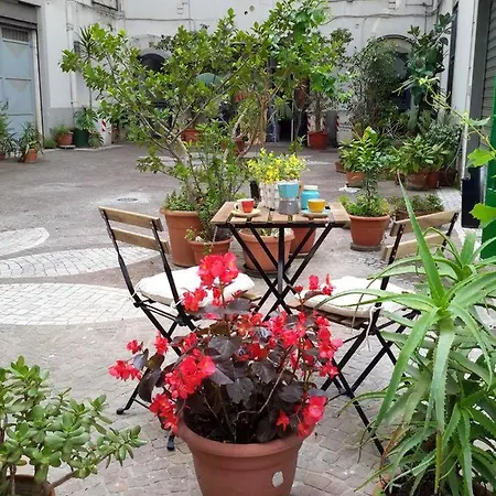 펜션 Modern In Napoli, Near Historical Centre *